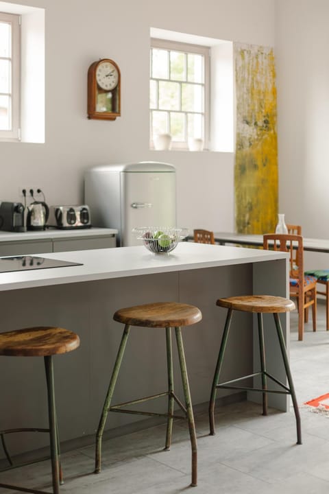 Coffee/tea facilities, stove, toaster
