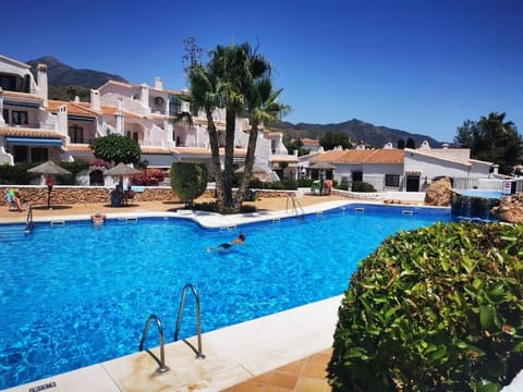 Mountain view, Pool view, Swimming pool, sunbed
