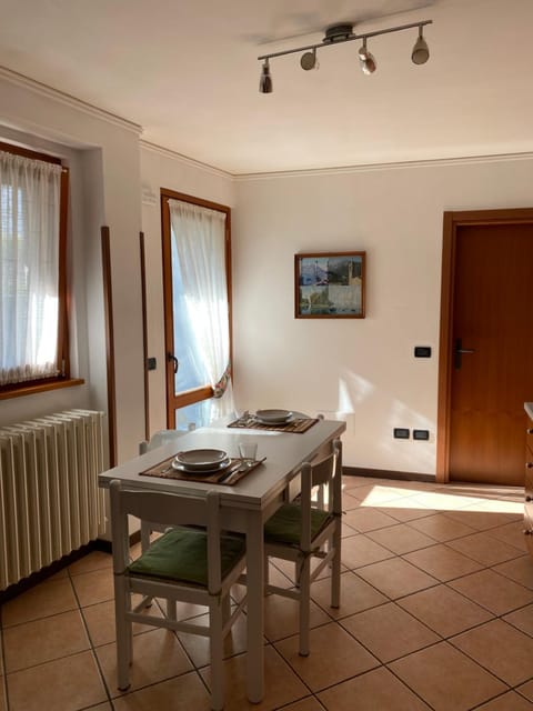 Dining area, internet