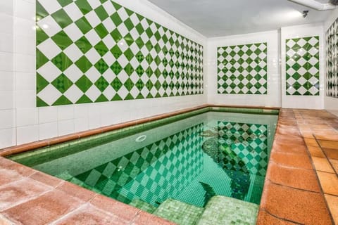Swimming pool, Swimming pool