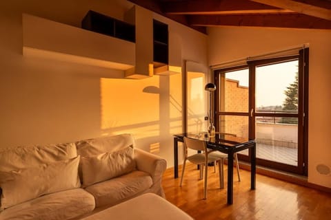 Attic Room vicino Milano, Rho fiera e MXP Apartment in Legnano