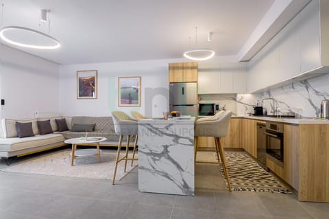 Kitchen or kitchenette, Living room, Seating area, Dining area, oven, stove