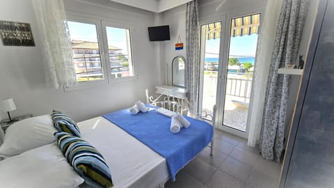 Bed, View (from property/room), Balcony/Terrace, Photo of the whole room, Bedroom, towels
