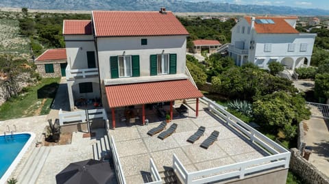 Property building, Bird's eye view, Balcony/Terrace, Swimming pool