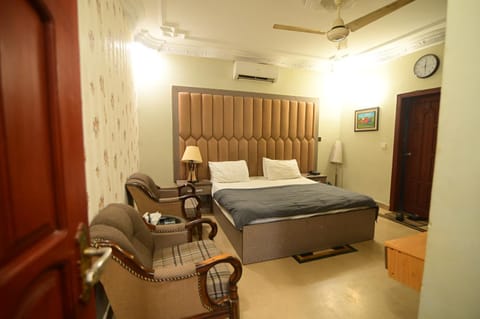 Bed, Photo of the whole room, Bedroom, air conditioner