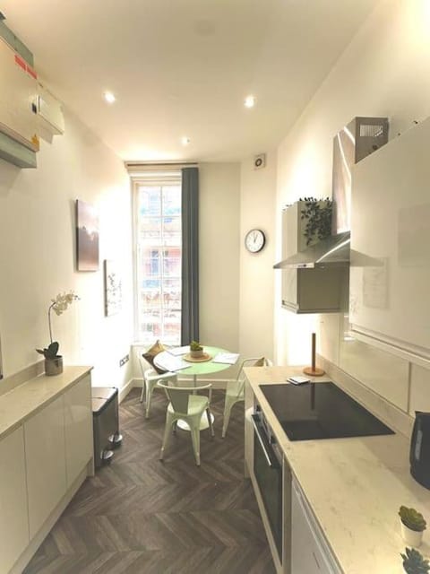 Kitchen or kitchenette, Dining area, pet friendly, stove