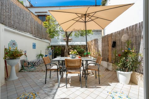 Property building, Day, Garden, Garden view