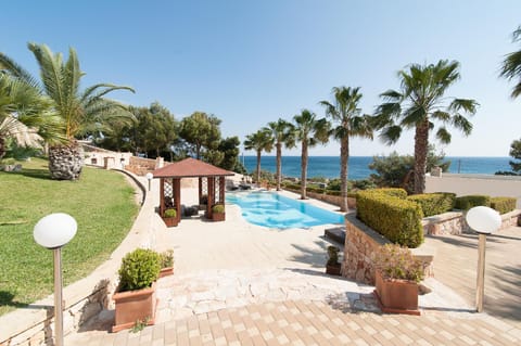 Garden view, Pool view, Sea view, Swimming pool, sunbed