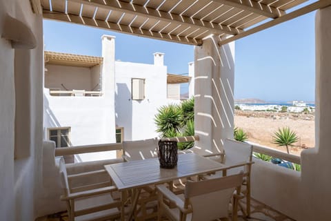 View (from property/room), Balcony/Terrace, Dining area, Sea view