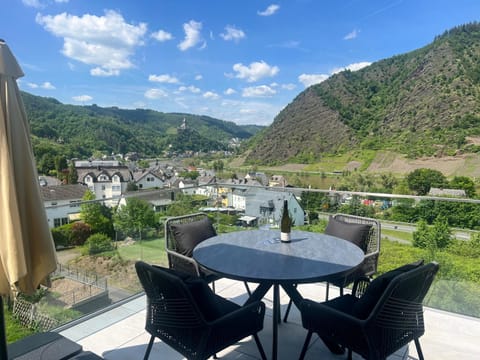 Bird's eye view, View (from property/room), Balcony/Terrace, Mountain view, River view