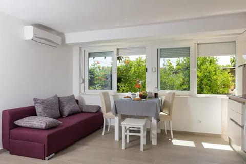 Living room, Dining area, air conditioner