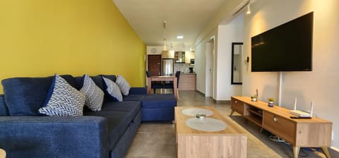 TV and multimedia, Living room, Seating area, Evening entertainment