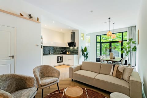 Kitchen or kitchenette, Living room, Seating area