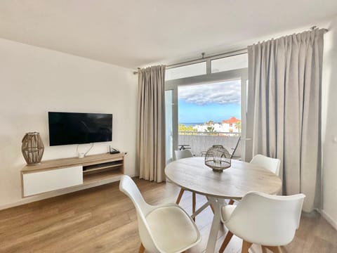 TV and multimedia, Dining area, Sea view