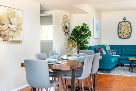 Seating area, Dining area
