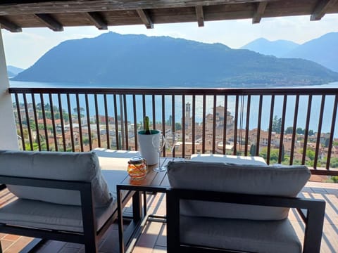 Property building, Balcony/Terrace, Lake view