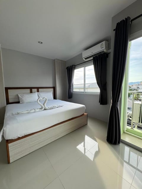 Bed, View (from property/room), Balcony/Terrace, Photo of the whole room, Bedroom