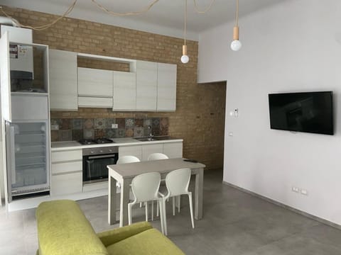 TV and multimedia, Kitchen or kitchenette, Living room, Seating area, Dining area, oven, stove