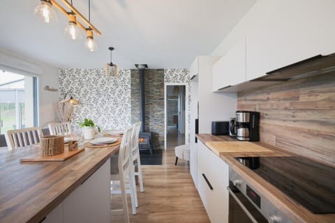 Property building, Kitchen or kitchenette, Living room