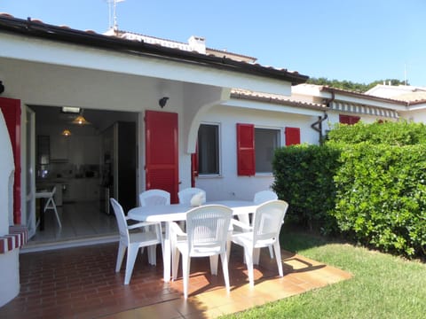 Property building, Patio, Garden