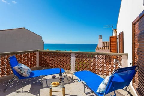 Patio, Natural landscape, View (from property/room), Balcony/Terrace, Living room, Sea view, sunbed