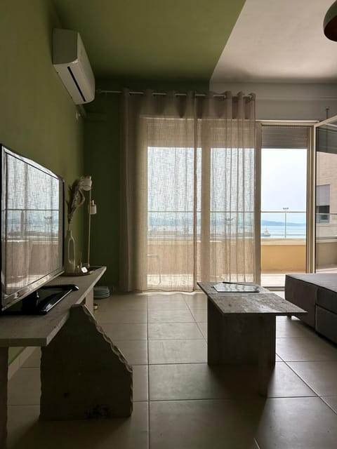 View (from property/room), Balcony/Terrace, Living room, Decorative detail, City view, City view, Sea view, Sea view, Street view, Area and facilities, Area and facilities, group of guests, furniture, soundproof, air conditioner