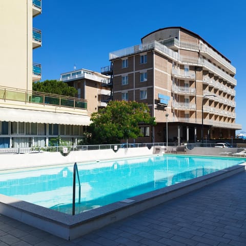 Property building, Day, Pool view, Swimming pool, Swimming pool