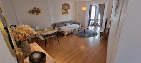 Living room, Photo of the whole room, Seating area, Dining area