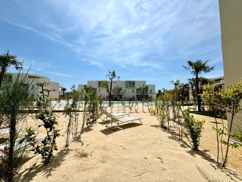 Swimming pool, sunbed