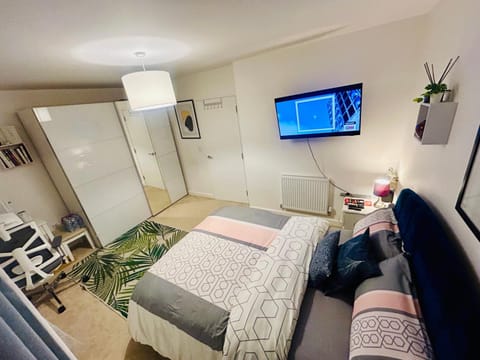 Communal lounge/ TV room, TV and multimedia, Photo of the whole room, Bedroom
