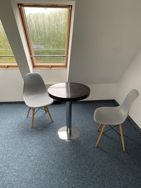 Photo of the whole room, Seating area