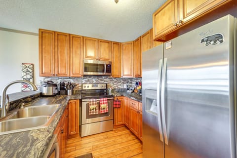 Furnished Deck and Resort Perks Beech Mtn Retreat! Apartment in Beech Mountain