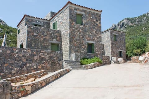 Property building, Day, Natural landscape, Mountain view