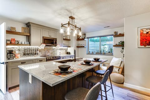 Cozy Kaysville Vacation Rental with Mountain Views! Apartment in Farmington