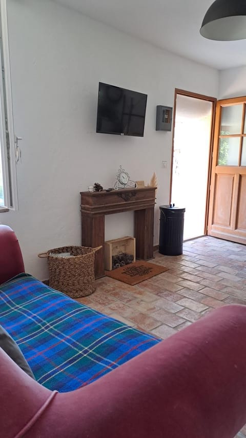 Gîte et studio indépendant idéal Famille House in Roquefort-les-Pins