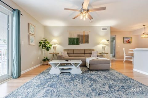 Living room, Photo of the whole room, Seating area