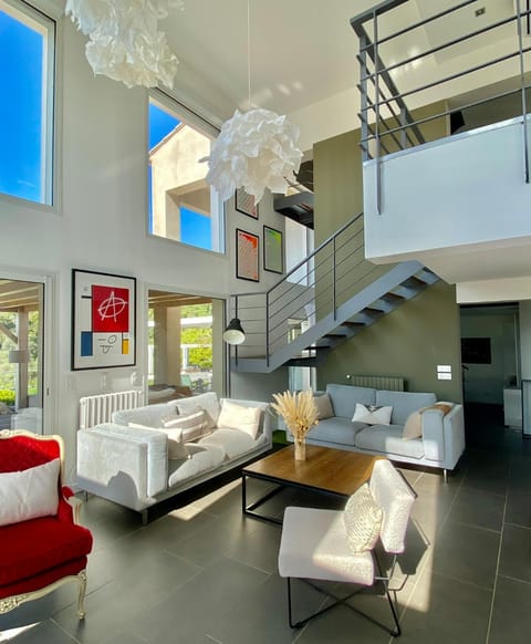 Living room, Seating area