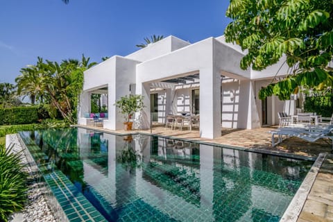 Property building, Garden, Garden view, Swimming pool