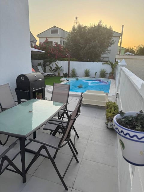 Patio, Dining area, Pool view, Swimming pool