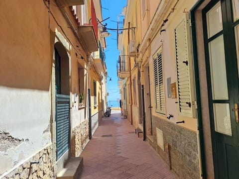 Neighbourhood, Street view