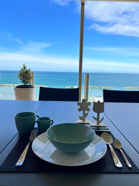 Food and drinks, Dining area, Beach, Sea view