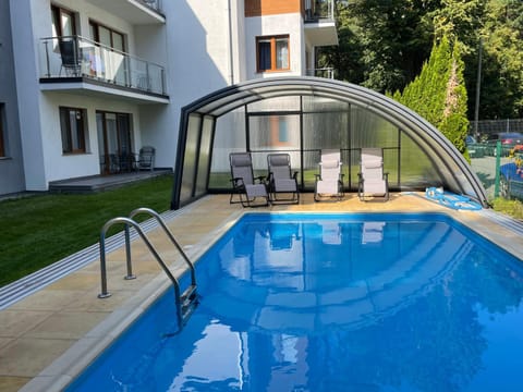Property building, Patio, Day, Garden, Garden view, Pool view, Swimming pool, Swimming pool, sunbed