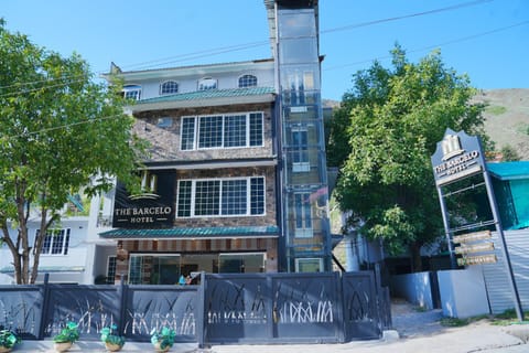 Property building, Breakfast