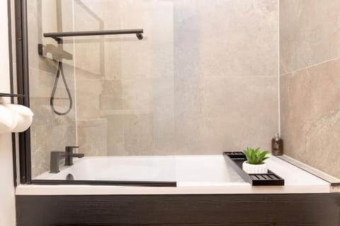 The Berriman Collection Stylish 2 Bedroom Apartment Apartment in Cardiff