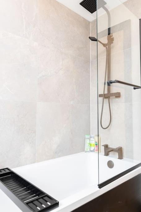 The Berriman Collection Stylish 2 Bedroom Apartment Apartment in Cardiff