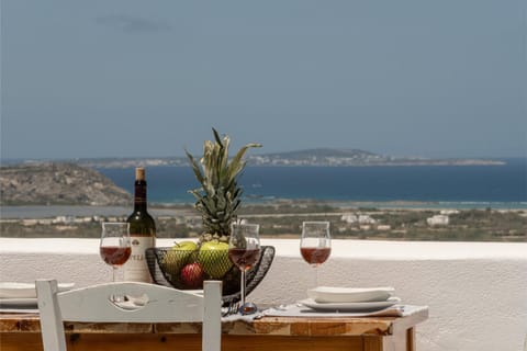 Day, Natural landscape, View (from property/room), Balcony/Terrace, Food and drinks, Dining area, Food, Mountain view, Sea view, Drinks, Alcoholic drinks