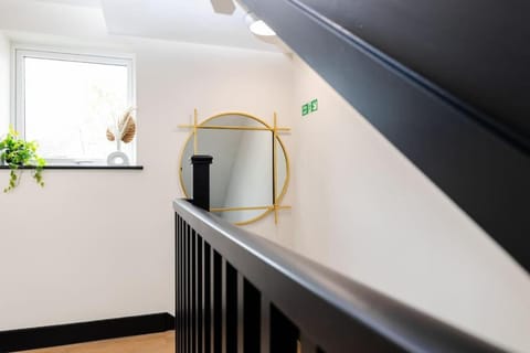 The Berriman Collection Stylish Sleeps 6 - 2 Bedroom Apartment in Cardiff