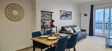 Coffee/tea facilities, Living room, Dining area