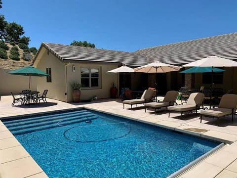 Hilltop Vistas-Private Pool, Firepit, Views House in Atascadero