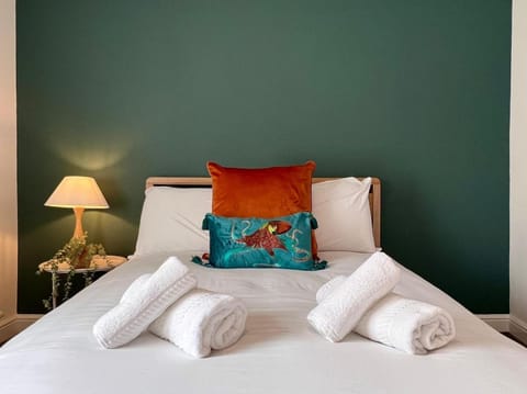 Quaint 2Bed House near Wigan Centre House in Wigan